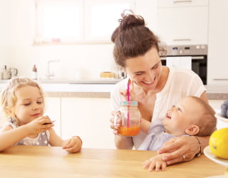 2 çocuklu mutlu anne